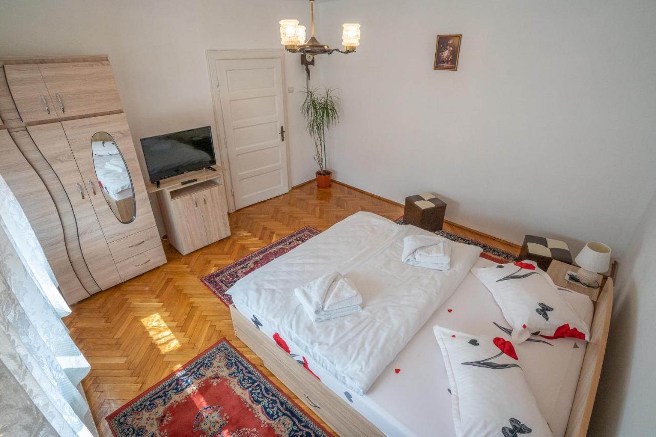 Apartamento Doi Bujori Alba Iulia Exterior foto