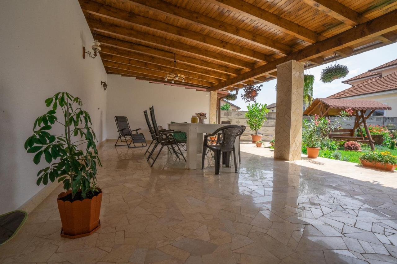 Apartamento Doi Bujori Alba Iulia Exterior foto