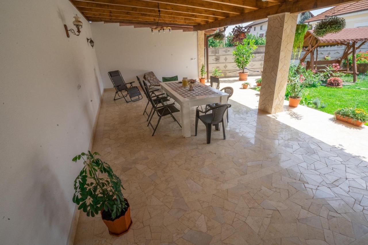Apartamento Doi Bujori Alba Iulia Exterior foto
